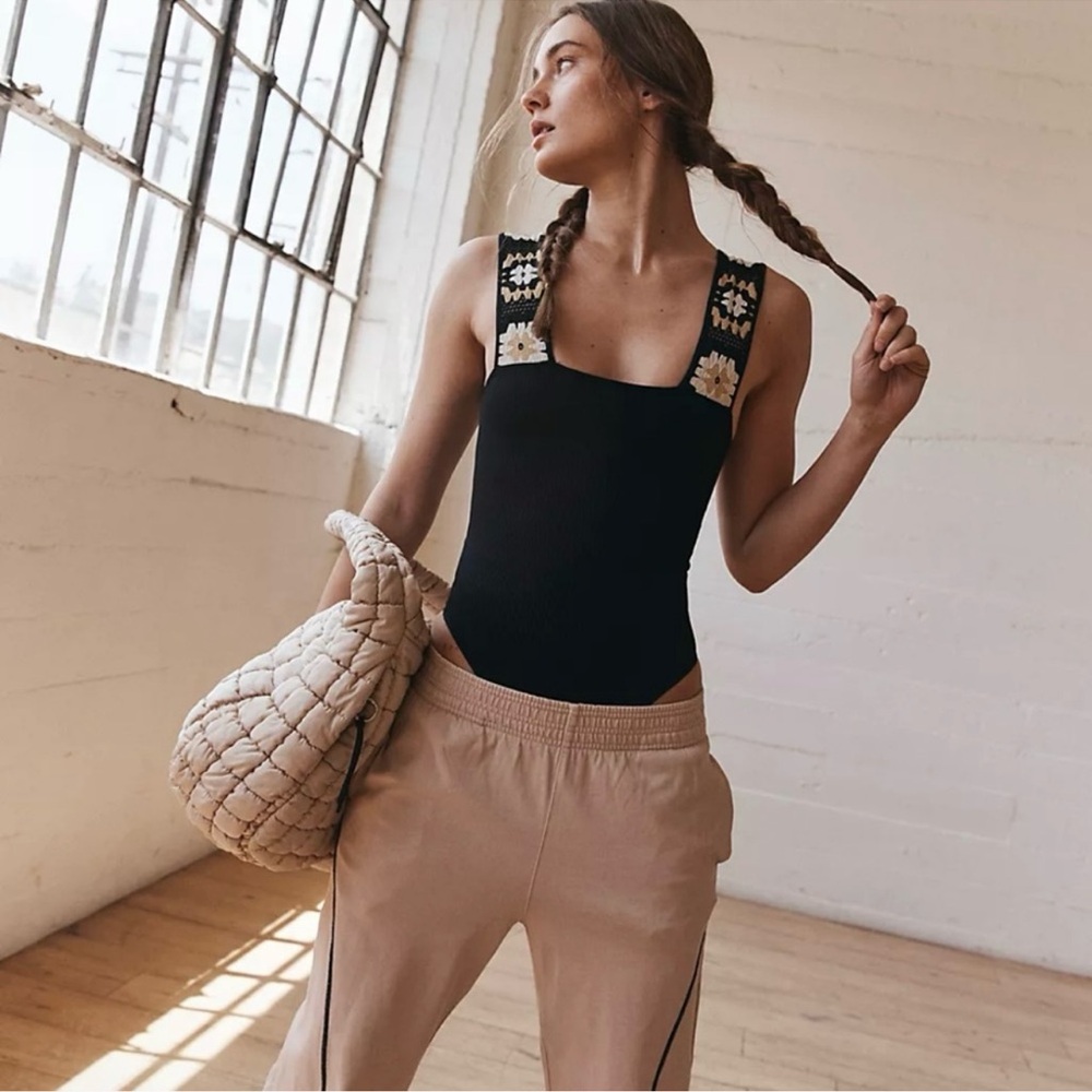 Free People - Picture 4 of 5